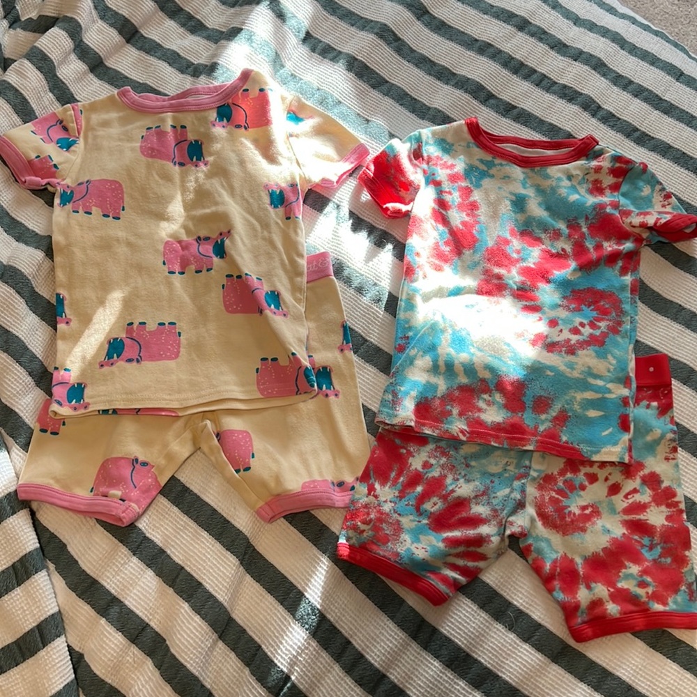 Short sleeve pajamas